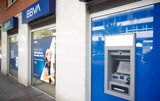 Imagen de una oficina y cajero de BBVA / EUROPA PRESS