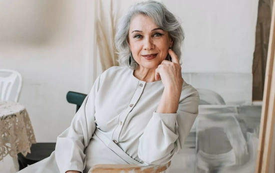 Una mujer madura recién jubilada/ CANVA