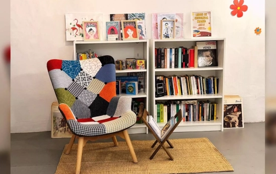 Uno de los rincones de lectura / LA PICCOLA