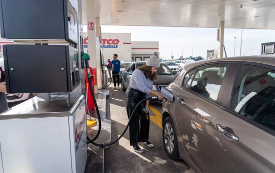 Clientes repostando / EUROPA PRESS - FRANCISCO J OLMOS