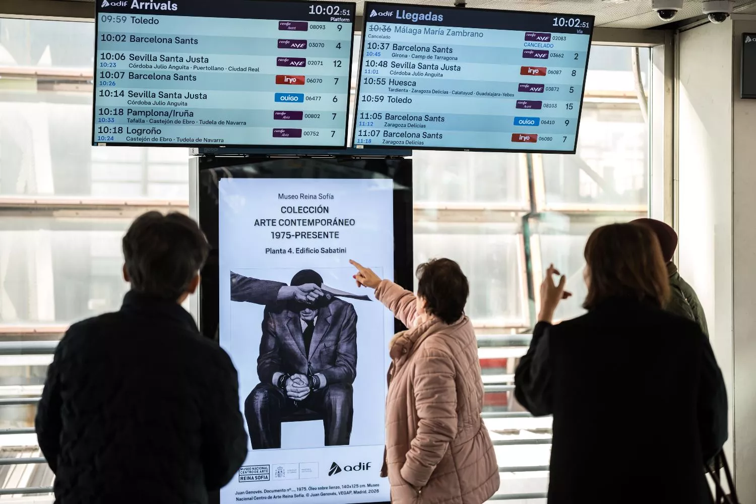 Viajeros en la estación de Madrid Puerta de Atocha - Almudena Grandes / EUROPA PRESS - DIEGO RADAMÉS