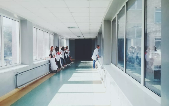 Pasillos de un hospital / PEXELS