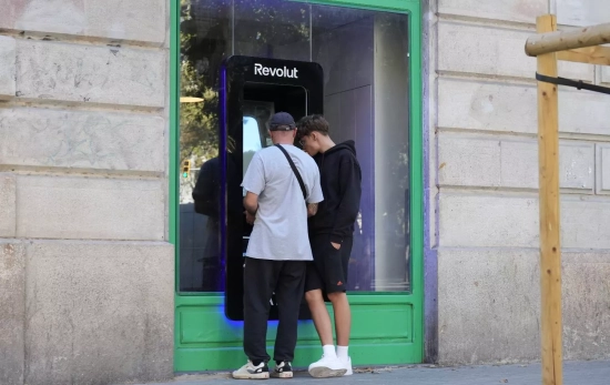 Un cajero de Revolut   EUROPA PRESS