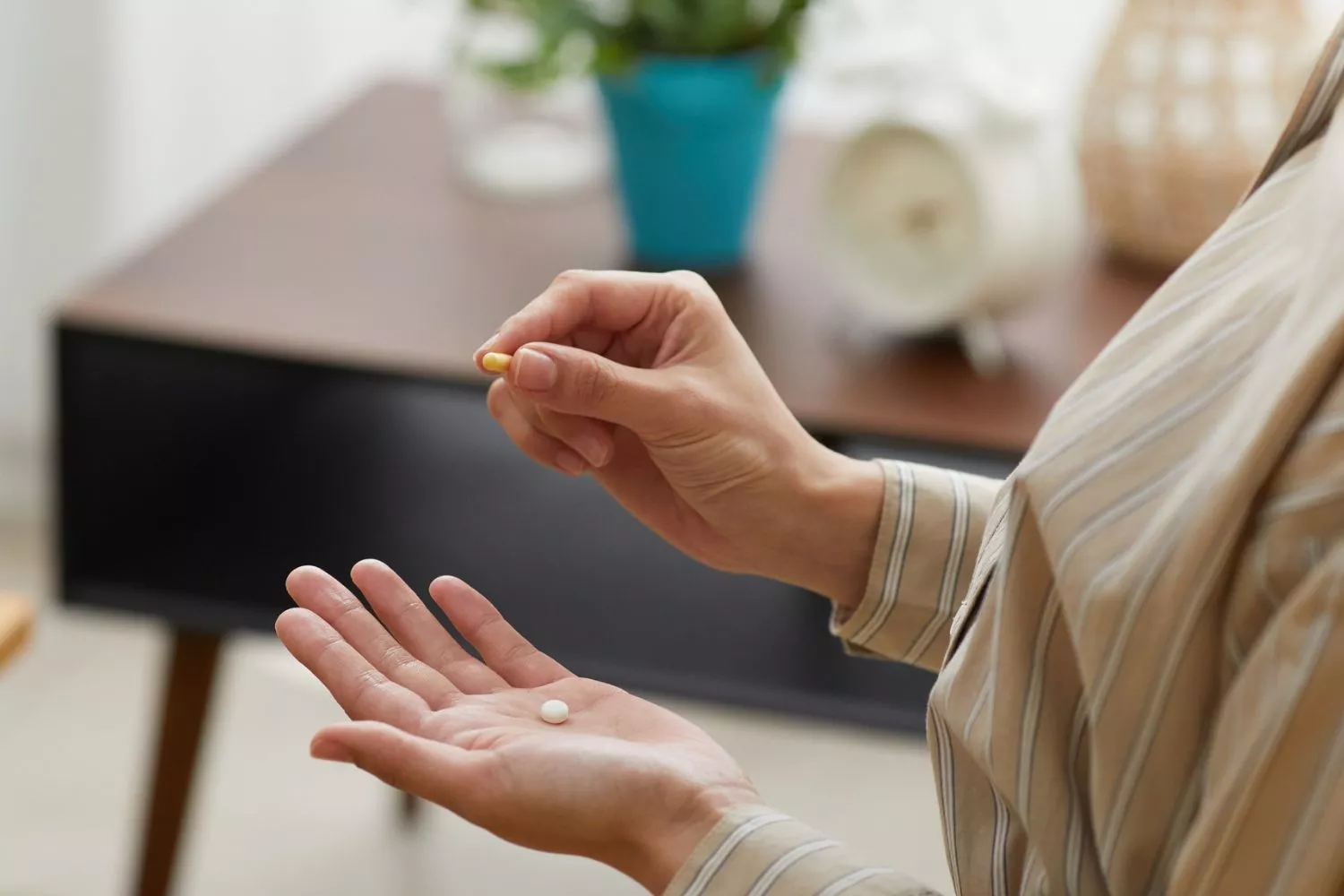 Una persona que ha empezado a tomar un suplemento en primavera/ CANVA