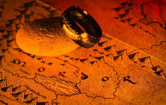 Un mapa de la Tierra Media y el anillo / UNSPLASH Un mapa de la Tierra Media y el anillo / UNSPLASH