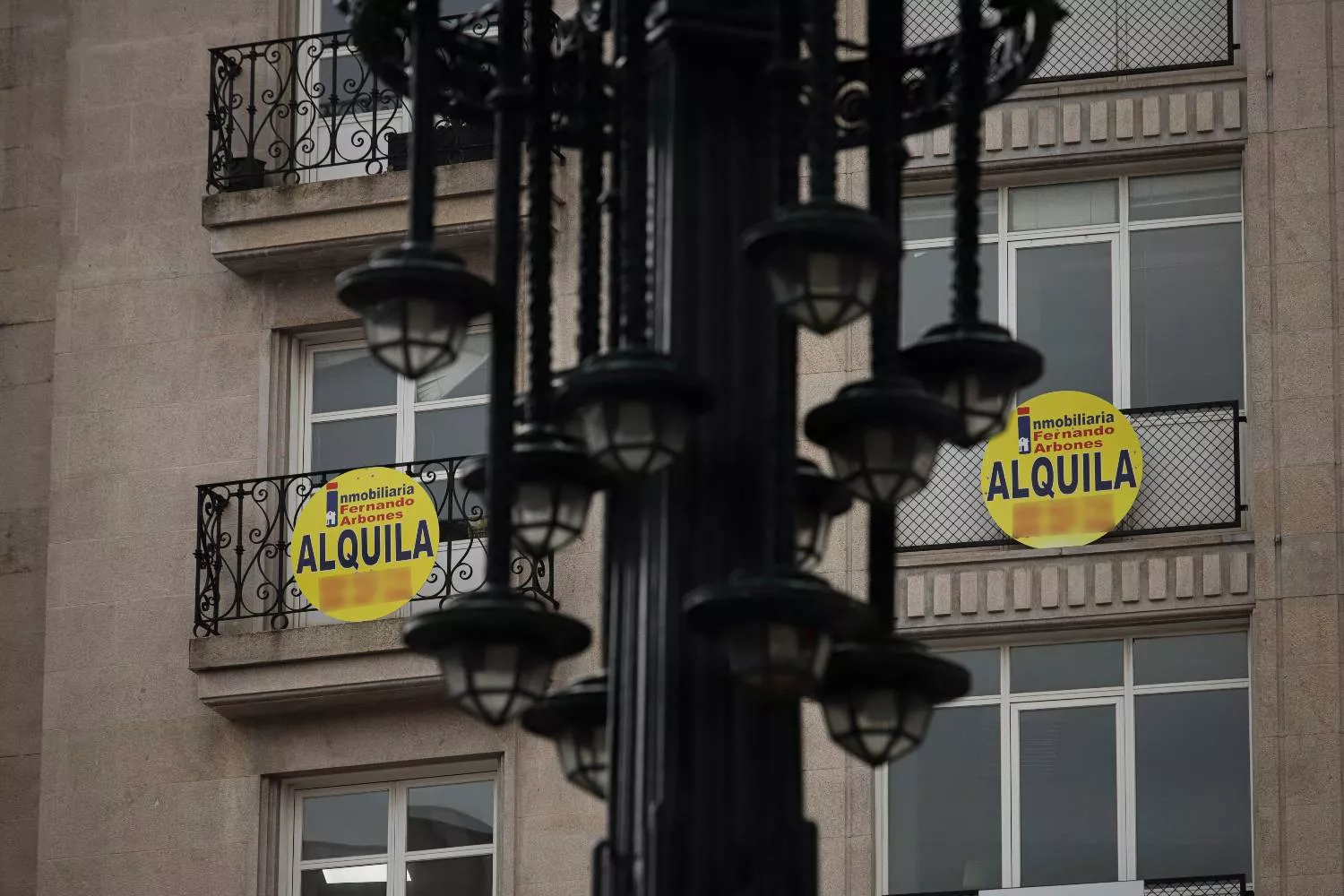 Viviendas con carteles de alquiler en Vigo / EUROPA PRESS - ADRIAN IRAGO