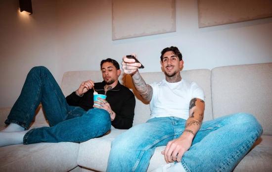 Álvaro Valladares y Pablo Valladares comiendo Olimpro   CEDIDA