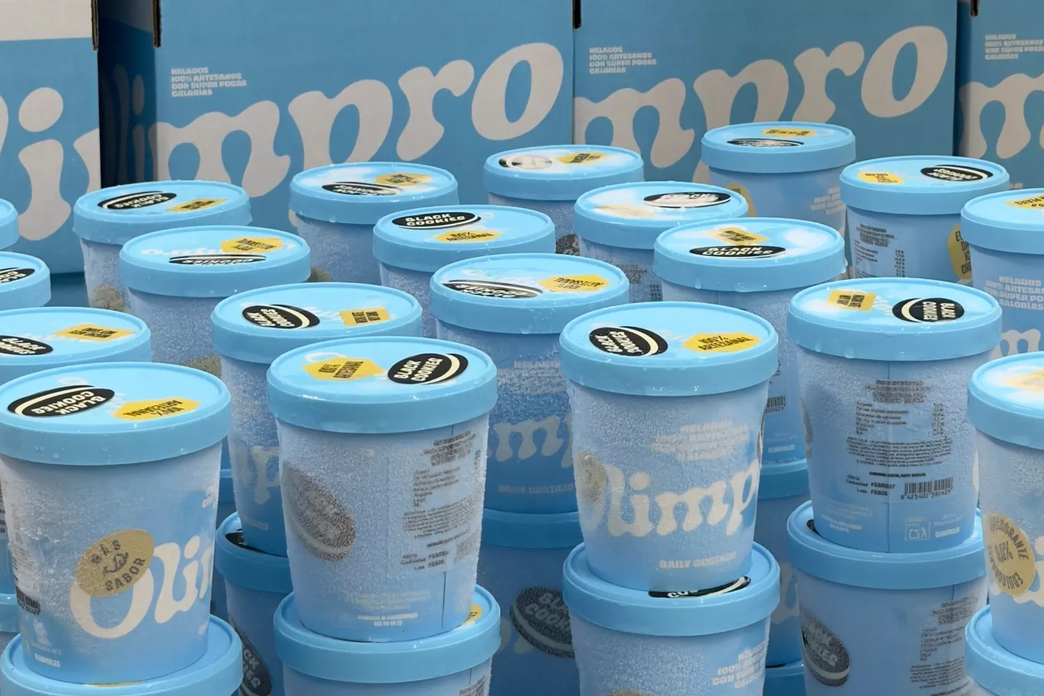 Varias tarrinas de helado proteico   OLIMPRO