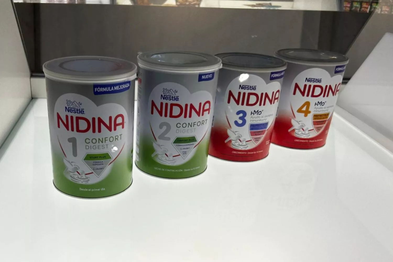 Lotes de la marca Nidina de Nestlé durante Alimentaria 2026 tras la intoxicación masiva de bebés   A