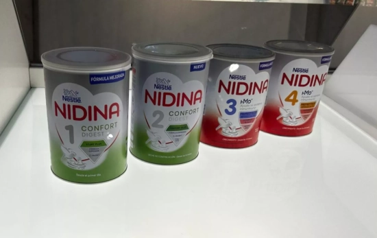 Lotes de la marca Nidina de Nestlé durante Alimentaria 2026 tras la intoxicación masiva de bebés / ANA CARRASCO