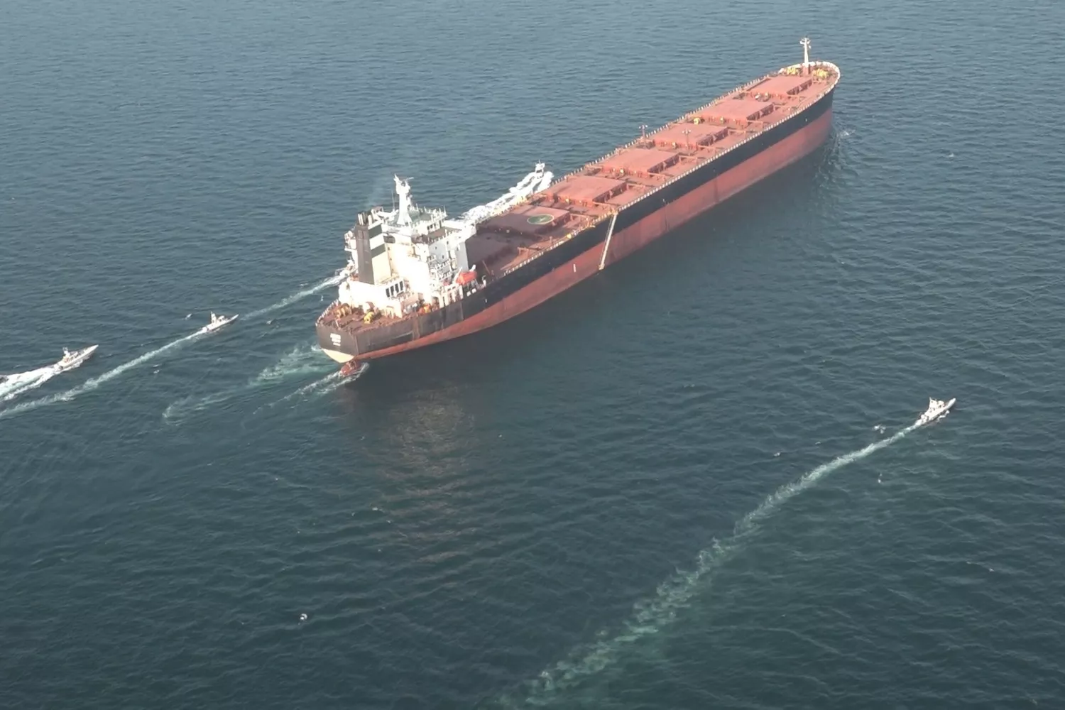 Un ejercicio militar en el estrecho de Ormuz   Sepahnews   EP