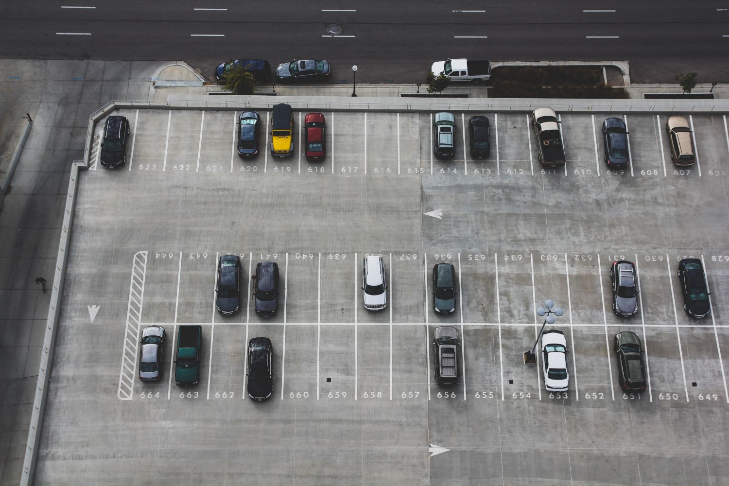 Varios coches en un párking / Unsplash Varios coches en un párking / Unsplash