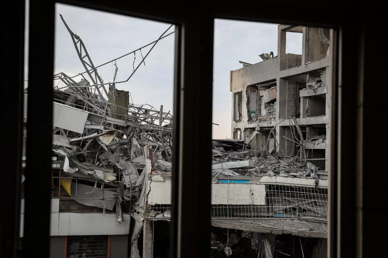 Bloques dañados tras un ataque en Teherán