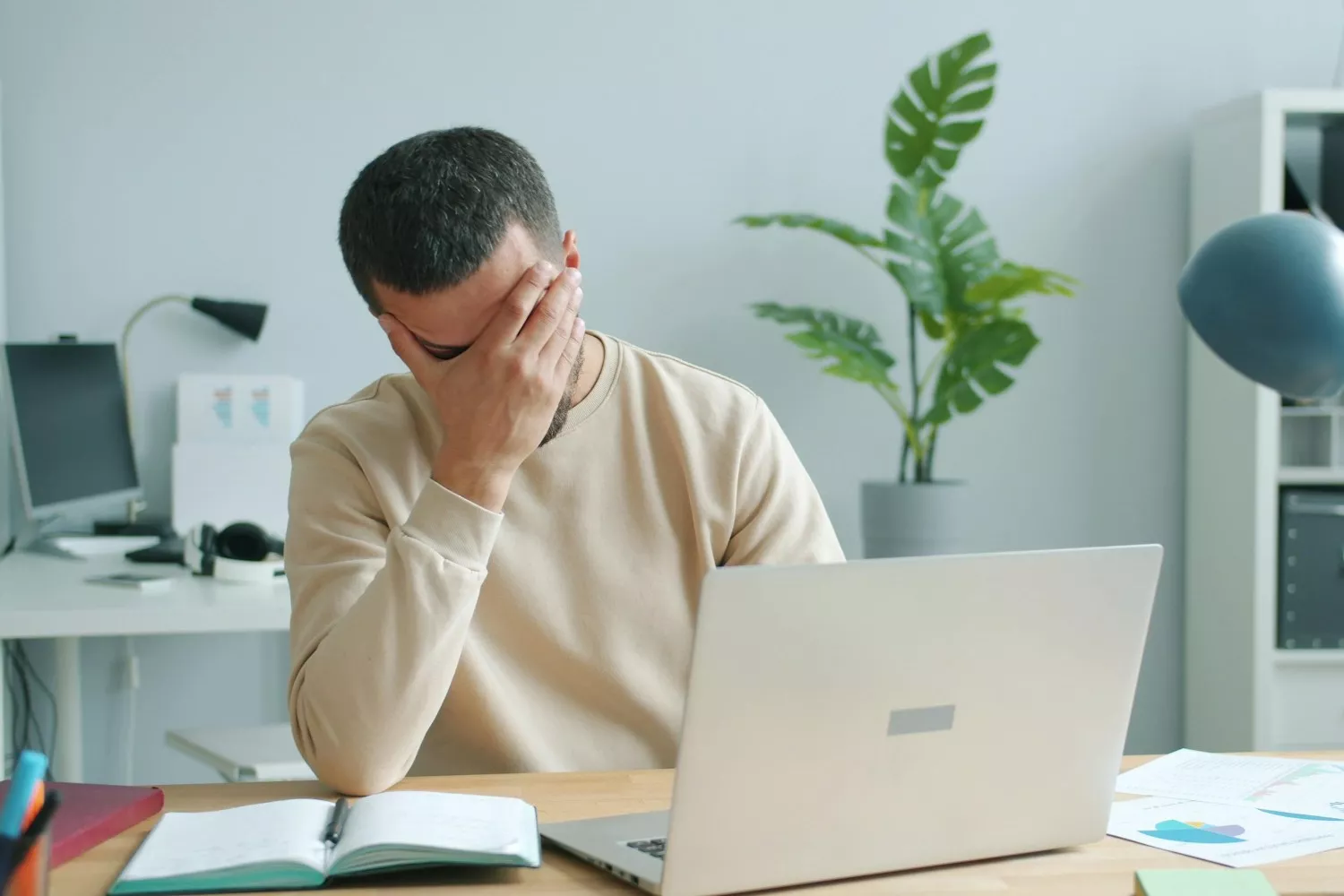 Una persona prepara su declaración de la renta / PEXELS