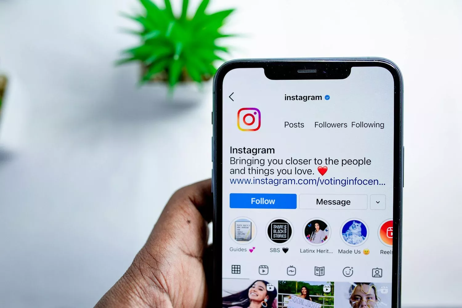 Un móvil con la app de Instagram / PEXELS
