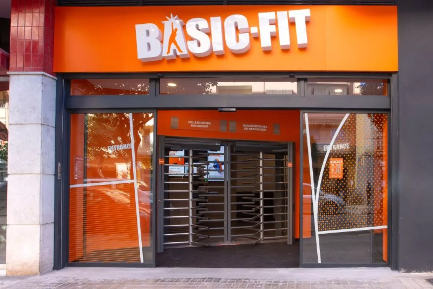 La entrada a un gimnasio de Basic Fit / BASIC FIT