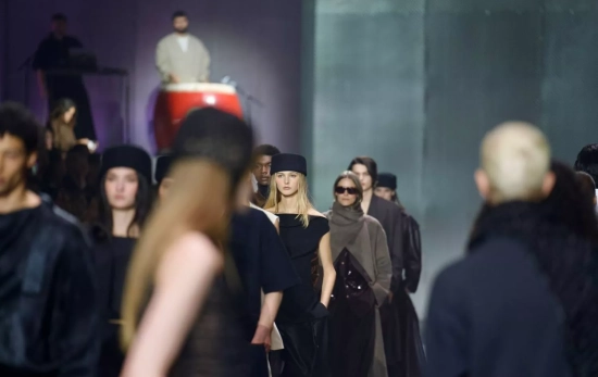 Pase final del desfile de Adolfo Domínguez en la 080 / GALA ESPÍN Pase final del desfile de Adolfo Domínguez en la 080 / GALA ESPÍN