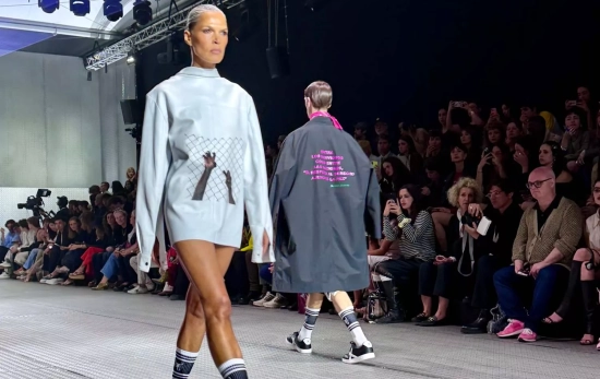 Colección 'Orgullo Migrante' de Ricardo Seco presentada en 080 / CONSUMIDOR GLOBAL