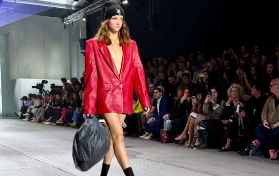 Colección 'Orgullo Migrante' de Ricardo Seco presentada en 080 / CONSUMIDOR GLOBAL