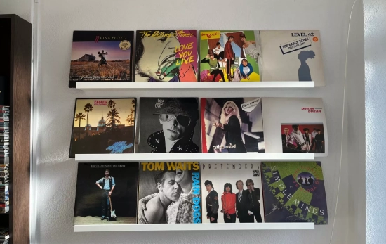 Vinilos en la pared / TC