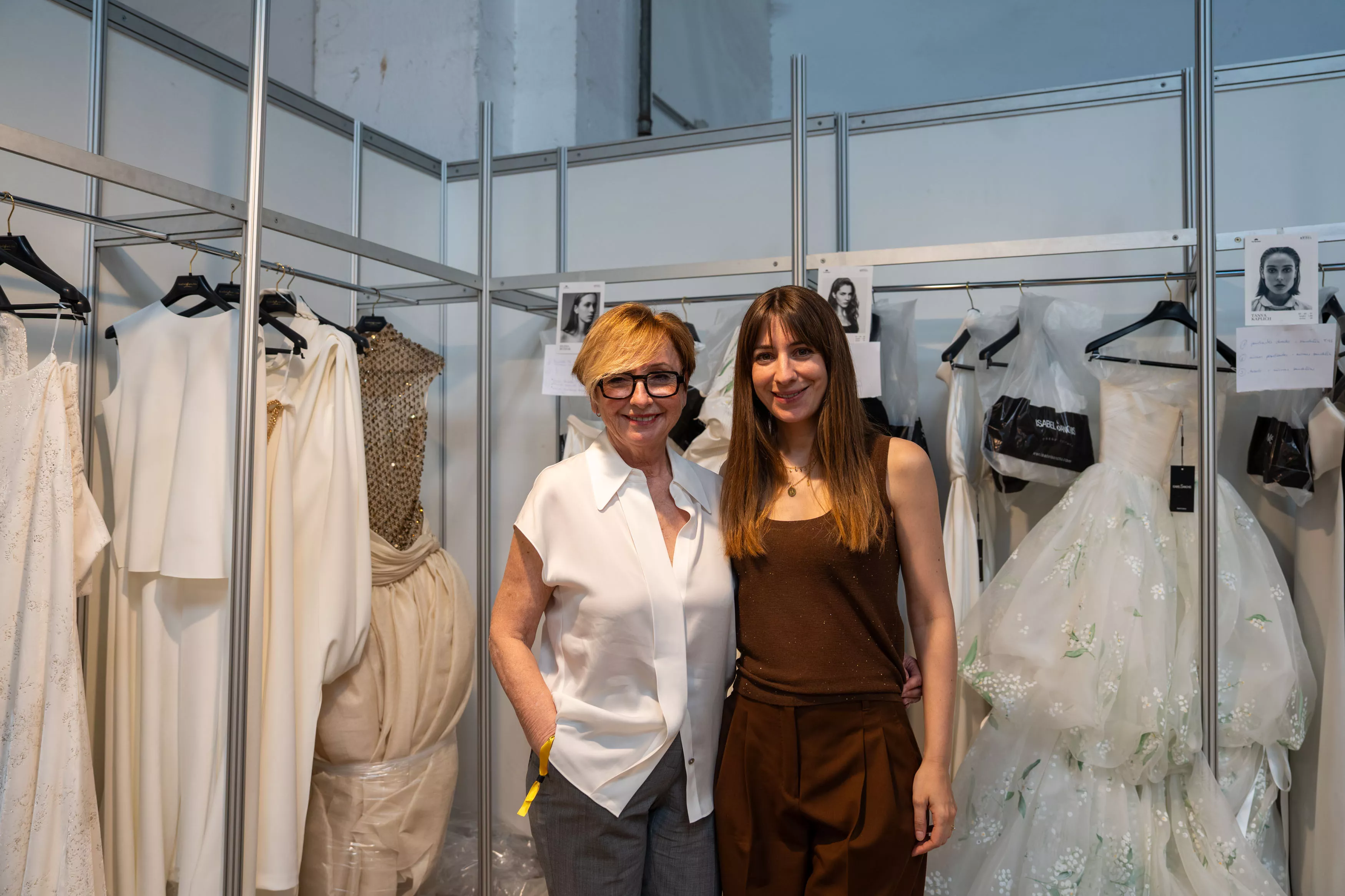 A la izquierda, Isabel Sanchis. A la derecha, Paula Maiques. Directoras creativas de la firma valenciana / GALA ESPÍN