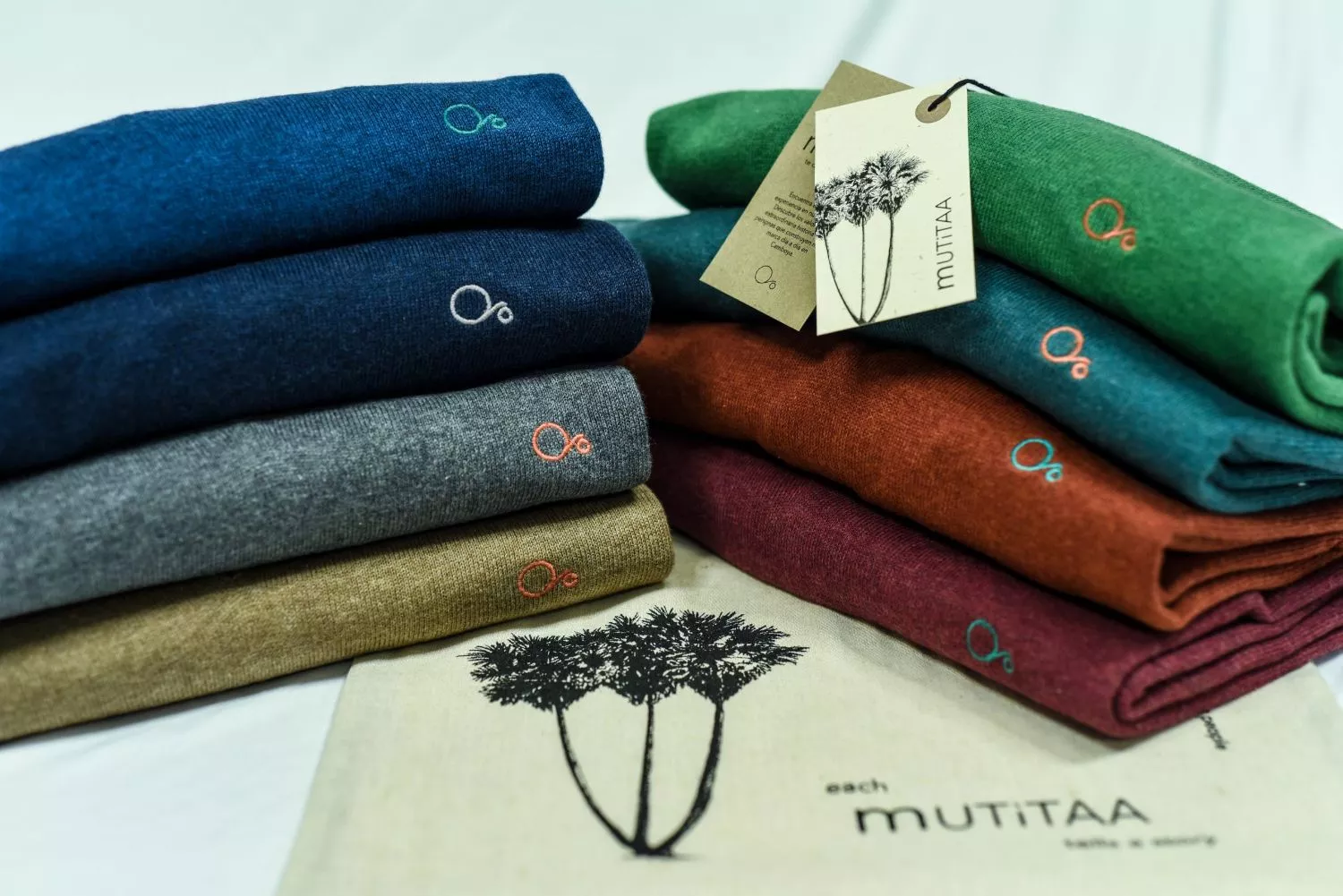 Varias prendas de Mutitaa   MUTITAA