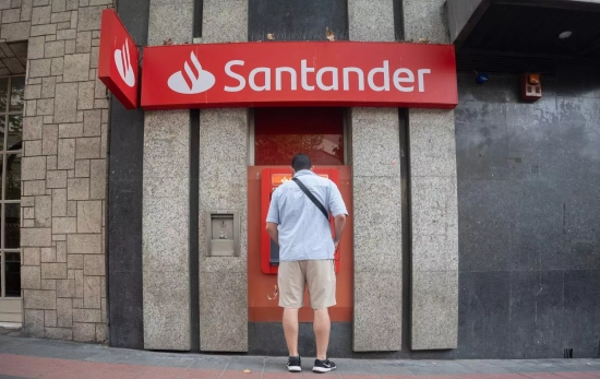 Fachada de una sucursal del banco Santander / EUROPA PRESS 