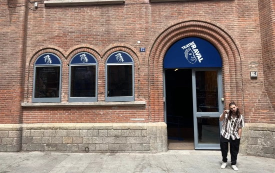 La puerta de entrada al Teatre Raval / TC