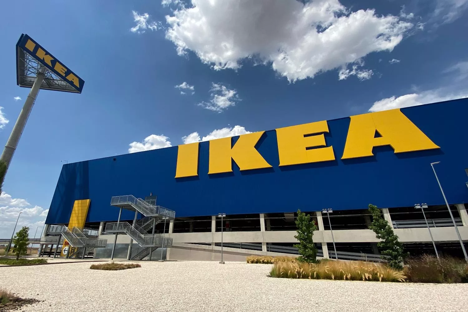 Fachada y zonas exteriores de una tienda de Ikea / EUROPA PRESS - EDUARDO PARRA