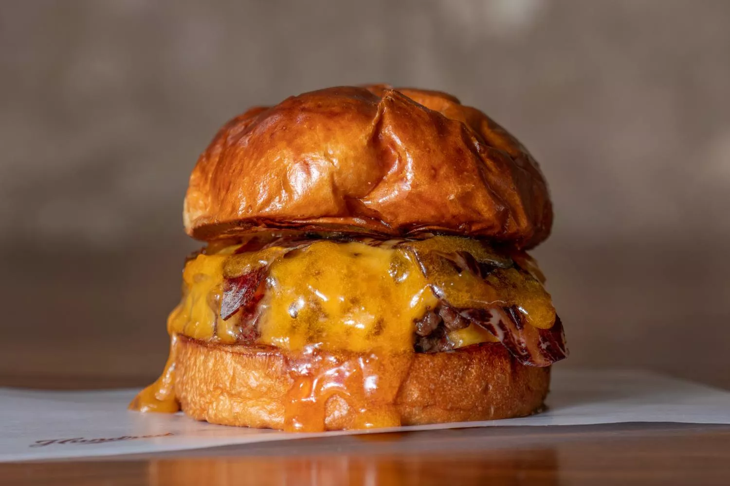 Hamburguesa de Hundred Burgers, premiada por tercer año consecutivo como la mejor hamburguesa del mundo / CEDIDA