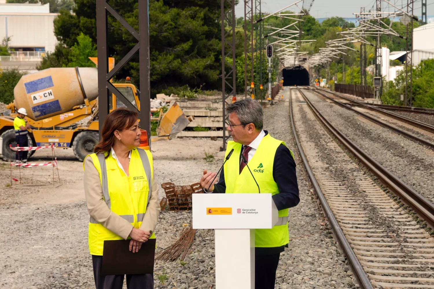 La consellera de Territorio, Vivienda y Transición Ecológica, Sílvia Paneque, junto al secretario de