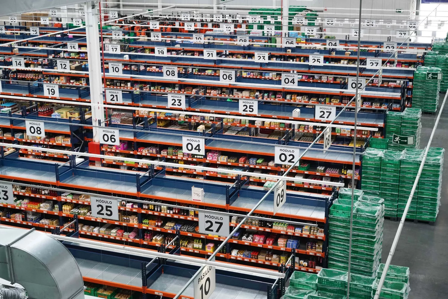 Interior de un almacén colmena de Mercadona   MERCADONA   EP