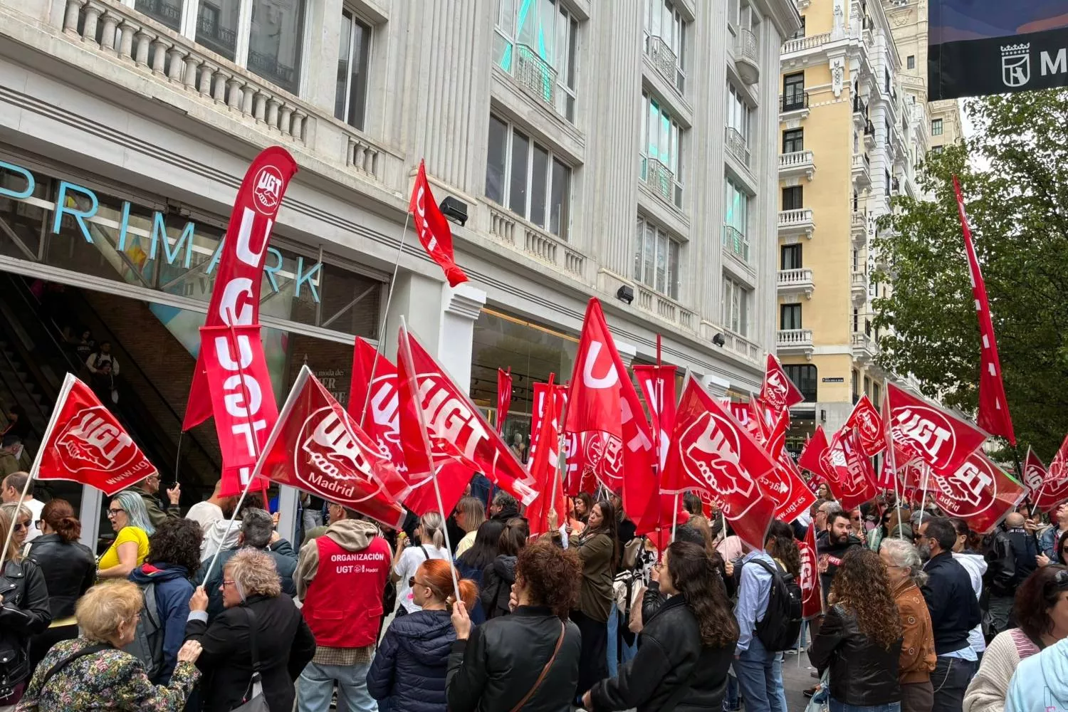 UGT se concentra frente a la tienda de Primark en Gran Vía, Madrid   EP