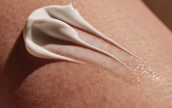 Una crema de textura ligera y sedosa en la piel/ CANVA
