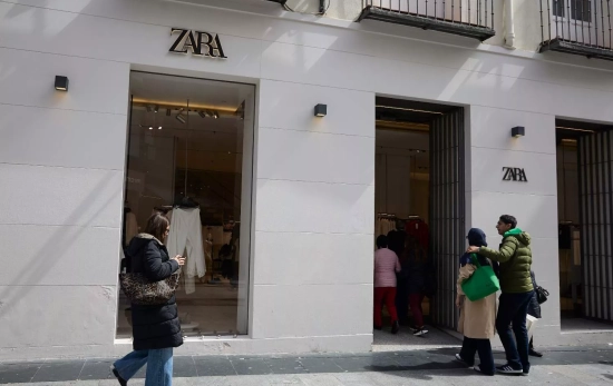 Fachada de una tienda de Zara / JESÚS HELLÍN - EUROPA PRESS