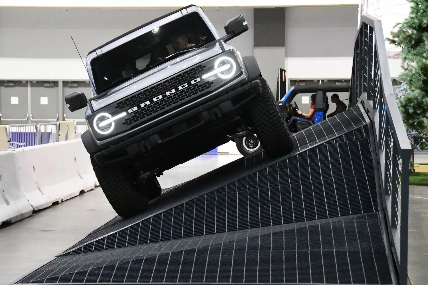 SUV Ford Bronco se exhibe en la feria Automobility LA 2024   Gene Blevins   EP