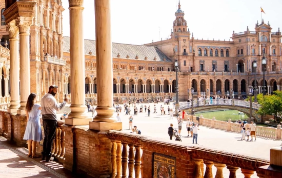 Turistas en la Plaza de España de Sevilla / EUROPA PRESS - EDUARDO BRIONES Turistas en la Plaza de España de Sevilla / EUROPA PRESS - EDUARDO BRIONES