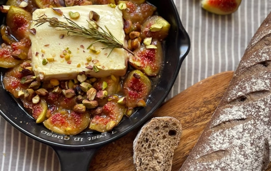 Guiso de brevas con queso/ CANVA Guiso de brevas con queso/ CANVA