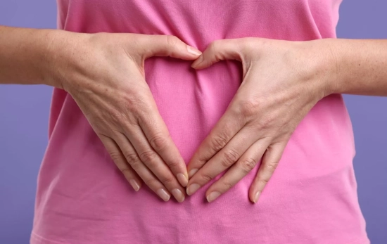 Una mujer con una flora intestinal en condiciones/ CANVA Una mujer con una flora intestinal en condiciones/ CANVA