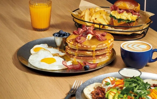 Desayuno americano / FOSTER'S HOLLYWOOD Desayuno americano / FOSTER'S HOLLYWOOD