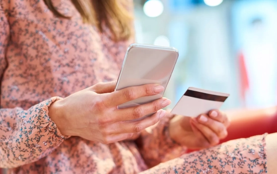 Una persona hace una compra / FREEPIK Una persona hace una compra / FREEPIK