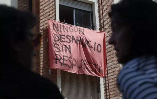 Un grupo de personas durante el intento de desahucio / EUROPA PRESS