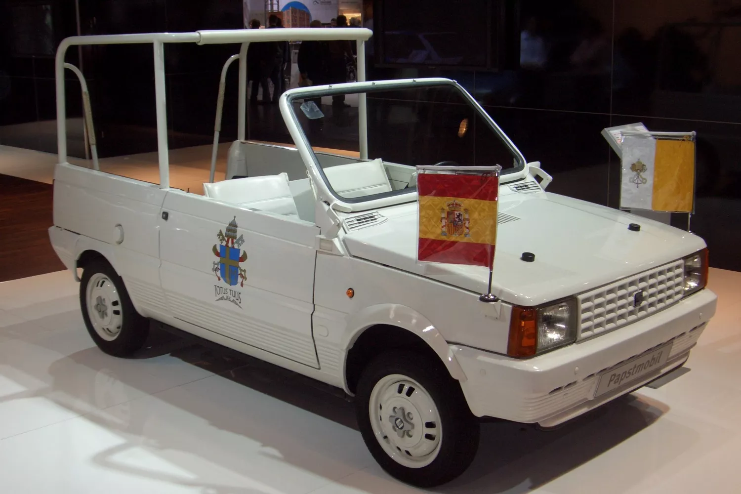 El Seat Panda transformado en un papamóvil