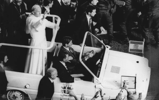La visita del papa Juan Pablo II en España subido en el Seat Panda