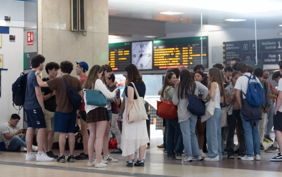 Varias personas en la estación de Chamartín / EUROPA PRESS Varias personas en la estación de Chamartín / EUROPA PRESS
