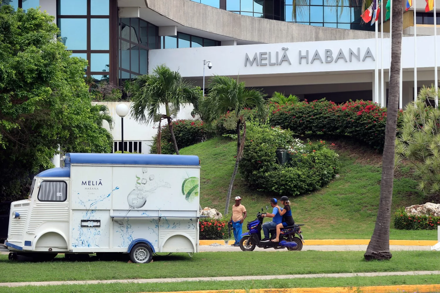 La fachada de un edificio de la cadena hotelera española Meliá en Cuba / Ernesto Mastrascusa - EFE