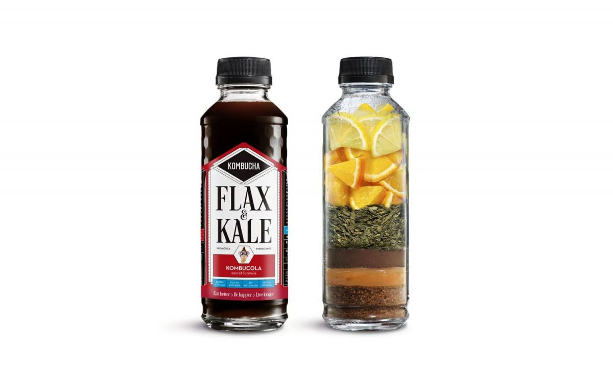 Una botella de Kombucola / FLAX&KALE
