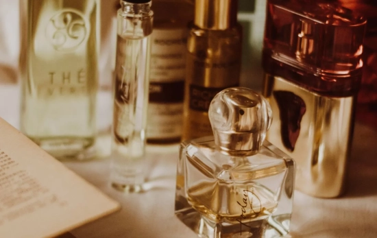 Perfumes con notas de almizcle/ CANVA Perfumes con notas de almizcle/ CANVA