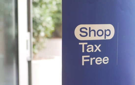 Una tienda anunciando que sí realiza Tax Free/ CANVA Una tienda anunciando que sí realiza Tax Free/ CANVA
