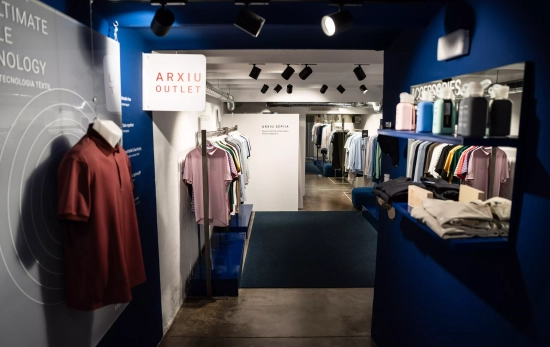 Interiore de la tienda de Sepiia en Barcelona / SIMÓN SÁNCHEZ Interiore de la tienda de Sepiia en Barcelona / SIMÓN SÁNCHEZ
